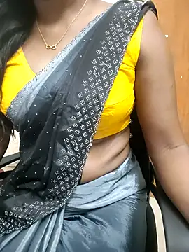Snapshot of Tamilmallu-duskygirl03 chatting on May 2, 5:01 am Tamilmallu-duskygirl03 online show from May 2, 5:01 am