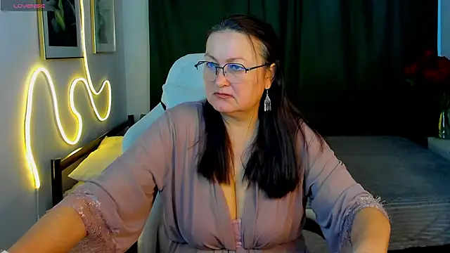 hottyannaa online show from March 3, 2:39 am