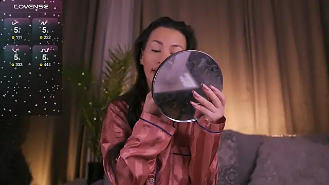 JessicaVerse online show from April 10, 2:17 am