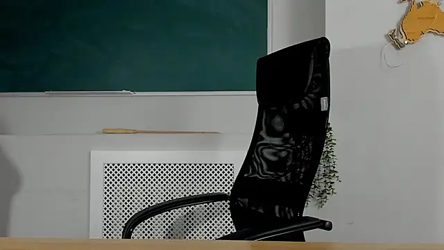 ClaireMathis online show from April 7, 2:50 pm