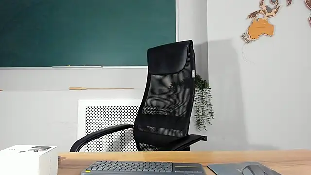 ClaireMathis online show from April 17, 2:42 pm