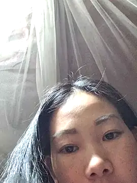 Snapshot of gio-thu chatting on February 2, 11:20 am gio-thu online show from February 2, 11:20 am