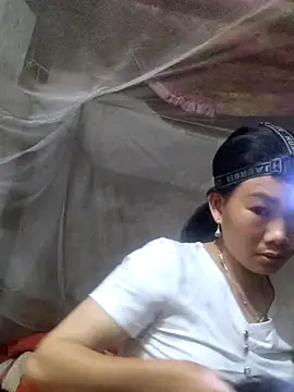 Snapshot of gio-thu chatting on May 3, 3:40 pm gio-thu online show from May 3, 3:40 pm