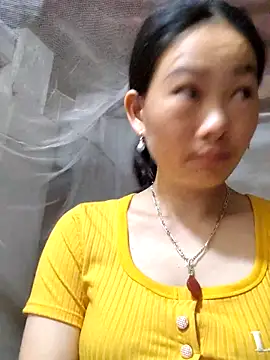 Snapshot of gio-thu chatting on May 7, 12:43 pm gio-thu online show from May 7, 12:43 pm