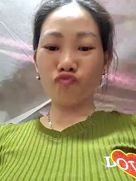 Snapshot of gio-thu chatting on May 26, 12:12 pm gio-thu online show from May 26, 12:12 pm