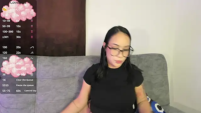 Kari Ruiz  online show from April 17, 10:46 pm