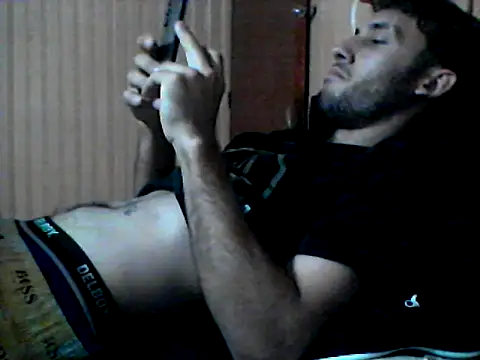 Snapshot of hique25 chatting on November 9, 2:32 am hique25 online show from November 9, 2:32 am