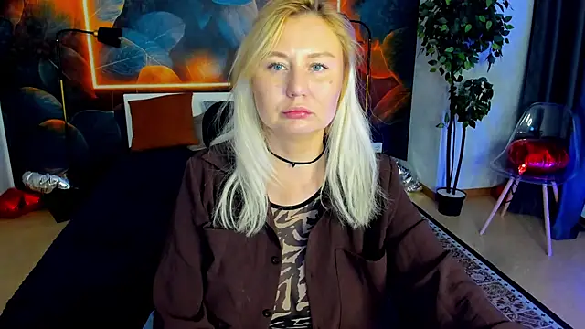 scent  of woman online show from May 28, 1:36 am