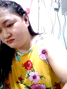 Snapshot of sweetannie13 chatting on February 15, 7:51 am sweetannie13 online show from February 15, 7:51 am