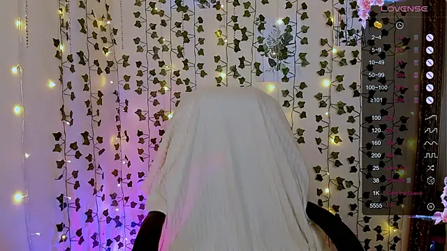 Snapshot of Evaa_Braunn chatting on February 2, 2:10 am Evaa Braunn online show from February 2, 2:10 am