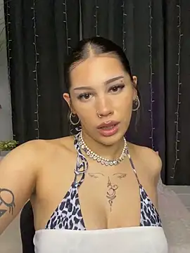 LoraShines online show from May 23, 4:00 pm