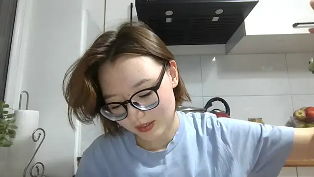 LilyTaylors online show from October 12, 4:17 pm