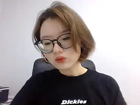 LilyTaylors online show from October 20, 7:53 am