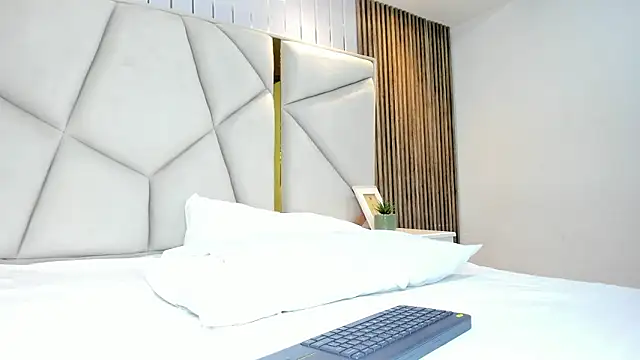 rebeca brown  online show from February 20, 12:16 pm