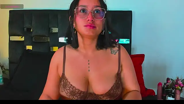 Snapshot of SussySunny_ chatting on April 29, 3:54 am SussySunny online show from April 29, 3:54 am