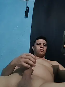 Snapshot of Aturo77 chatting on November 28, 5:43 am Aturo77 online show from November 28, 5:43 am