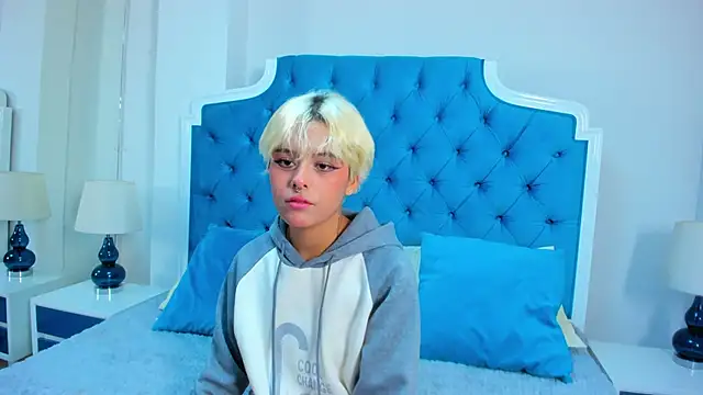 Snapshot of Lia_Vivumi chatting on October 17, 11:24 am Lia Vivumi online show from October 17, 11:24 am