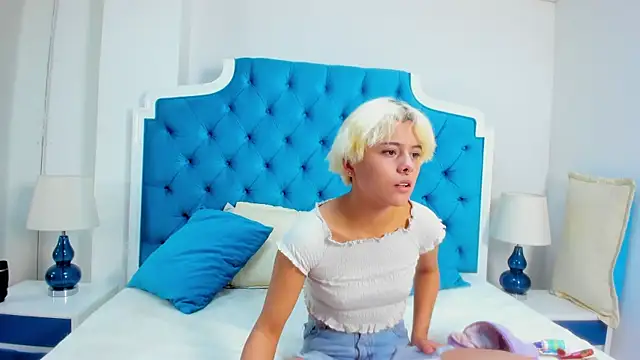 Snapshot of Lia_Vivumi chatting on October 18, 12:28 pm Lia Vivumi online show from October 18, 12:28 pm