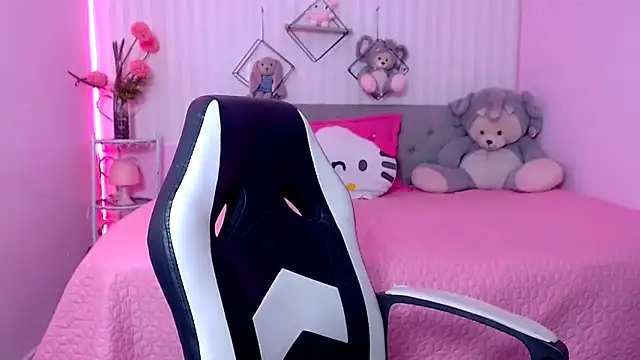 zara cute online show from April 16, 12:06 pm