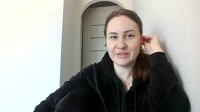 Snapshot of MeadowEyes chatting on April 27, 7:06 am MeadowEyes online show from April 27, 7:06 am