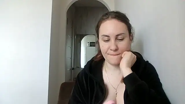 Snapshot of MeadowEyes chatting on April 30, 7:58 am MeadowEyes online show from April 30, 7:58 am