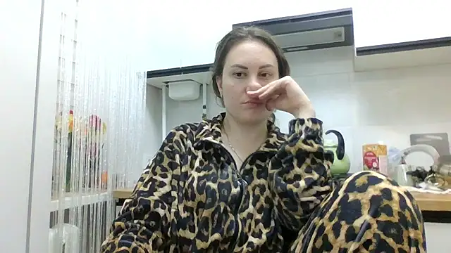 Snapshot of MeadowEyes chatting on May 4, 8:05 pm MeadowEyes online show from May 4, 8:05 pm