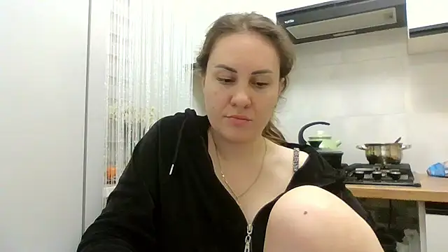 Snapshot of MeadowEyes chatting on May 6, 8:25 pm MeadowEyes online show from May 6, 8:25 pm