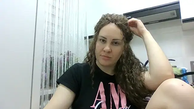 Snapshot of MeadowEyes chatting on May 10, 7:52 pm MeadowEyes online show from May 10, 7:52 pm