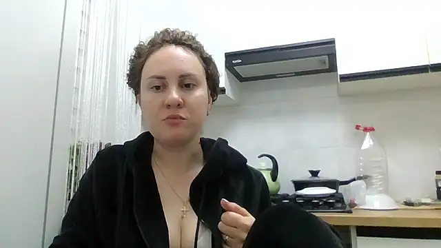 Snapshot of MeadowEyes chatting on May 17, 7:43 pm MeadowEyes online show from May 17, 7:43 pm
