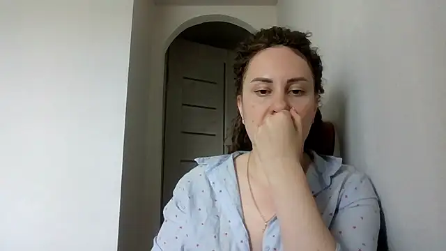 Snapshot of MeadowEyes chatting on May 18, 1:06 pm MeadowEyes online show from May 18, 1:06 pm
