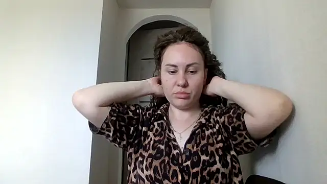 Snapshot of MeadowEyes chatting on May 26, 7:59 am MeadowEyes online show from May 26, 7:59 am