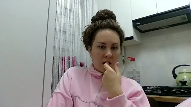 Snapshot of MeadowEyes chatting on May 31, 7:37 pm MeadowEyes online show from May 31, 7:37 pm