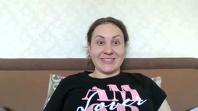 Snapshot of MeadowEyes chatting on June 6, 11:37 am MeadowEyes online show from June 6, 11:37 am