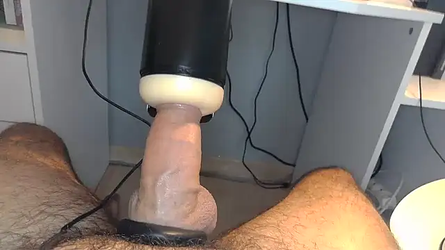Snapshot of pedrolatino20cm chatting on July 28, 7:39 pm pedrolatino20cm online show from July 28, 7:39 pm