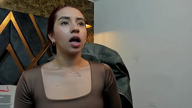 Vittoria Conti  online show from April 4, 4:59 pm