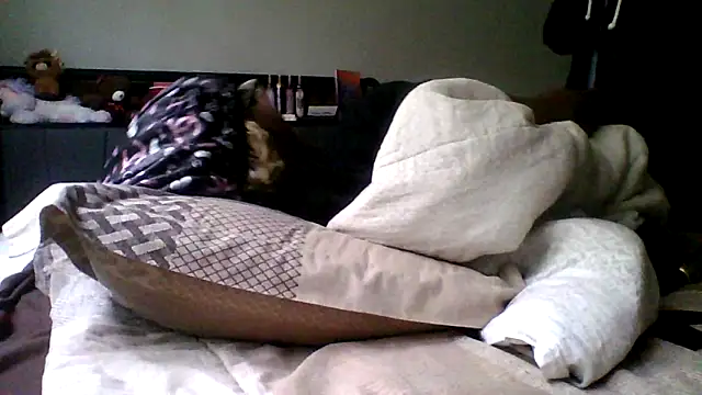 Snapshot of dezzidavill chatting on April 25, 2:25 pm dezzidavill online show from April 25, 2:25 pm