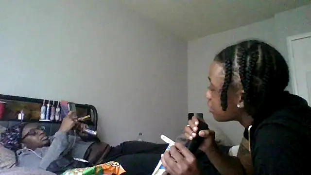Snapshot of dezzidavill chatting on April 28, 2:00 pm dezzidavill online show from April 28, 2:00 pm