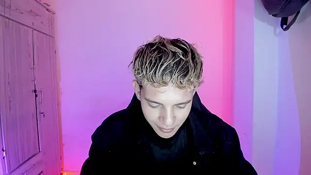 tylernova online show from February 2, 1:04 am