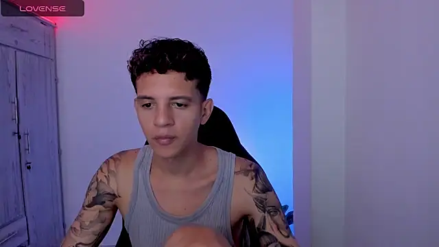 Snapshot of tylernova chatting on April 25, 3:42 am tylernova online show from April 25, 3:42 am