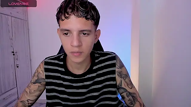 Snapshot of tylernova chatting on April 26, 1:47 am tylernova online show from April 26, 1:47 am
