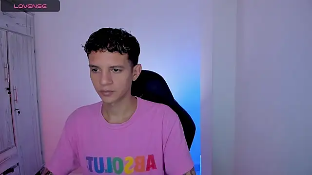 Snapshot of tylernova chatting on May 3, 3:01 am tylernova online show from May 3, 3:01 am