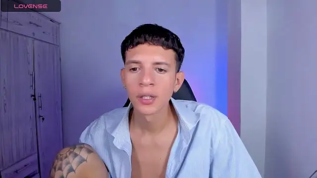 Snapshot of tylernova chatting on May 16, 3:14 am tylernova online show from May 16, 3:14 am