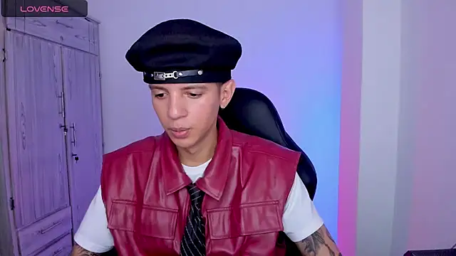 Snapshot of tylernova chatting on May 18, 3:24 am tylernova online show from May 18, 3:24 am