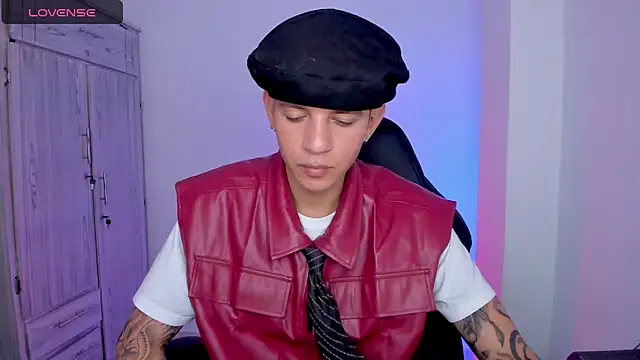Snapshot of tylernova chatting on May 18, 4:07 am tylernova online show from May 18, 4:07 am