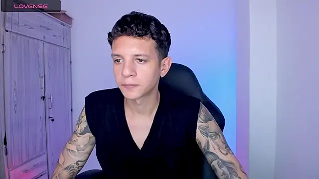 Snapshot of tylernova chatting on May 21, 2:51 am tylernova online show from May 21, 2:51 am