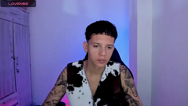Snapshot of tylernova chatting on May 29, 3:15 am tylernova online show from May 29, 3:15 am