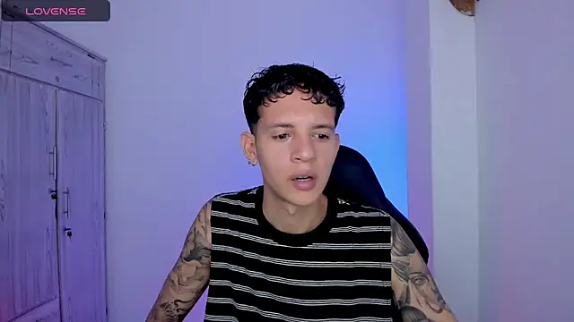 Snapshot of tylernova chatting on June 2, 3:08 am tylernova online show from June 2, 3:08 am