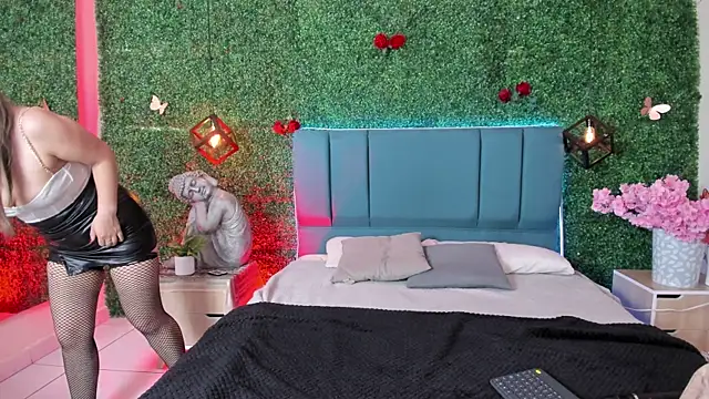 Snapshot of Kiaraa88 chatting on June 12, 8:30 pm Kiaraa88 online show from June 12, 8:30 pm