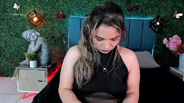 Snapshot of Kiaraa88 chatting on July 3, 8:37 pm Kiaraa88 online show from July 3, 8:37 pm
