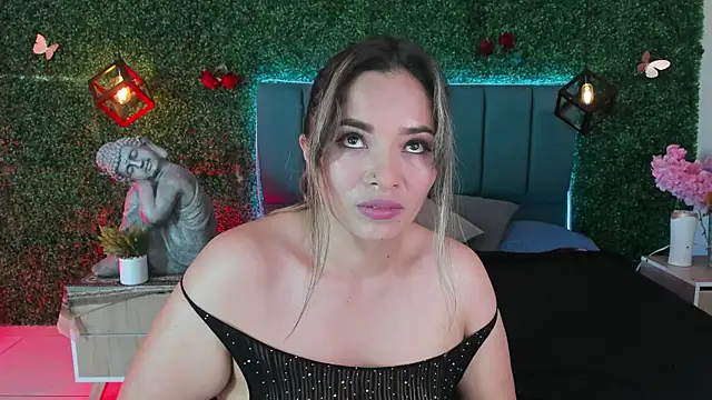 Snapshot of Kiaraa88 chatting on July 16, 8:37 pm Kiaraa88 online show from July 16, 8:37 pm